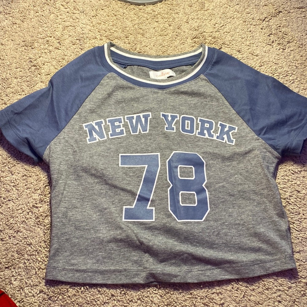 NEW never worn Colsie Cropped tee size M